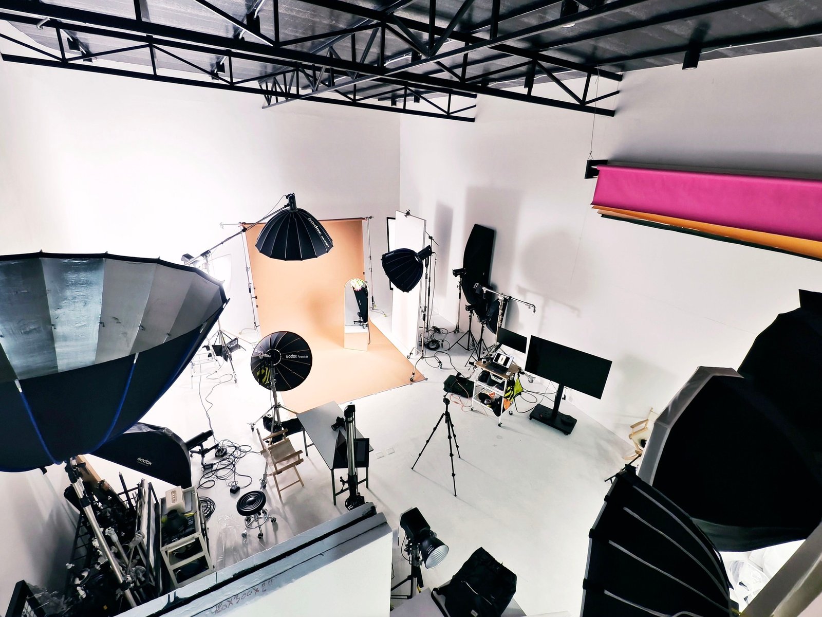 บรรยากาศและผลงานถ่ายภาพภายใน YOTHIN STUDIO 15