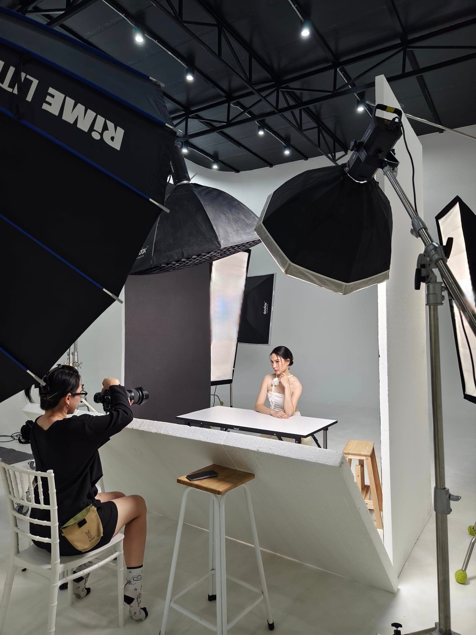 บรรยากาศและผลงานถ่ายภาพภายใน YOTHIN STUDIO 2