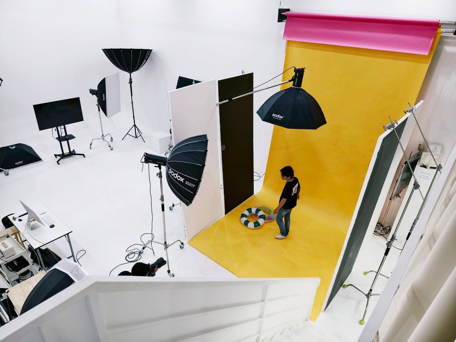 บรรยากาศและผลงานถ่ายภาพภายใน YOTHIN STUDIO 5