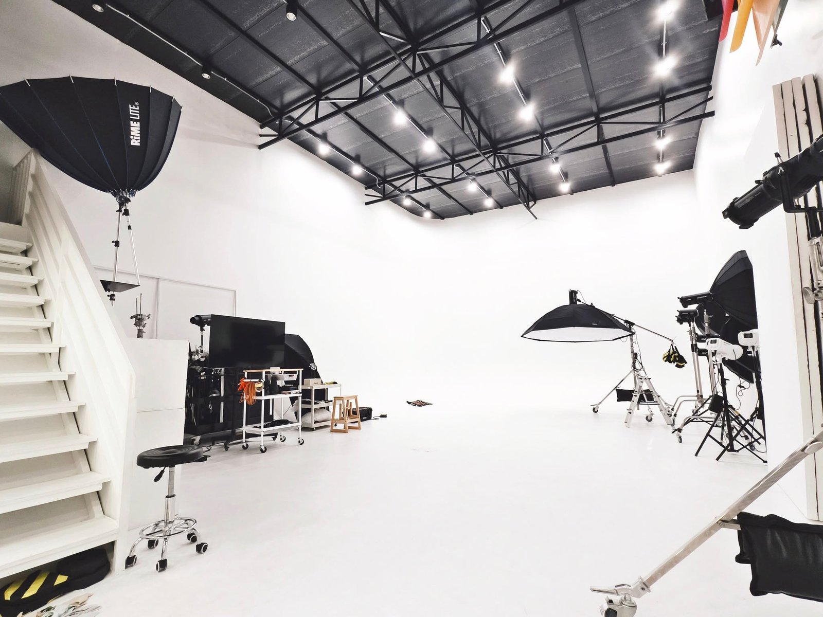 บรรยากาศและผลงานถ่ายภาพภายใน YOTHIN STUDIO 7