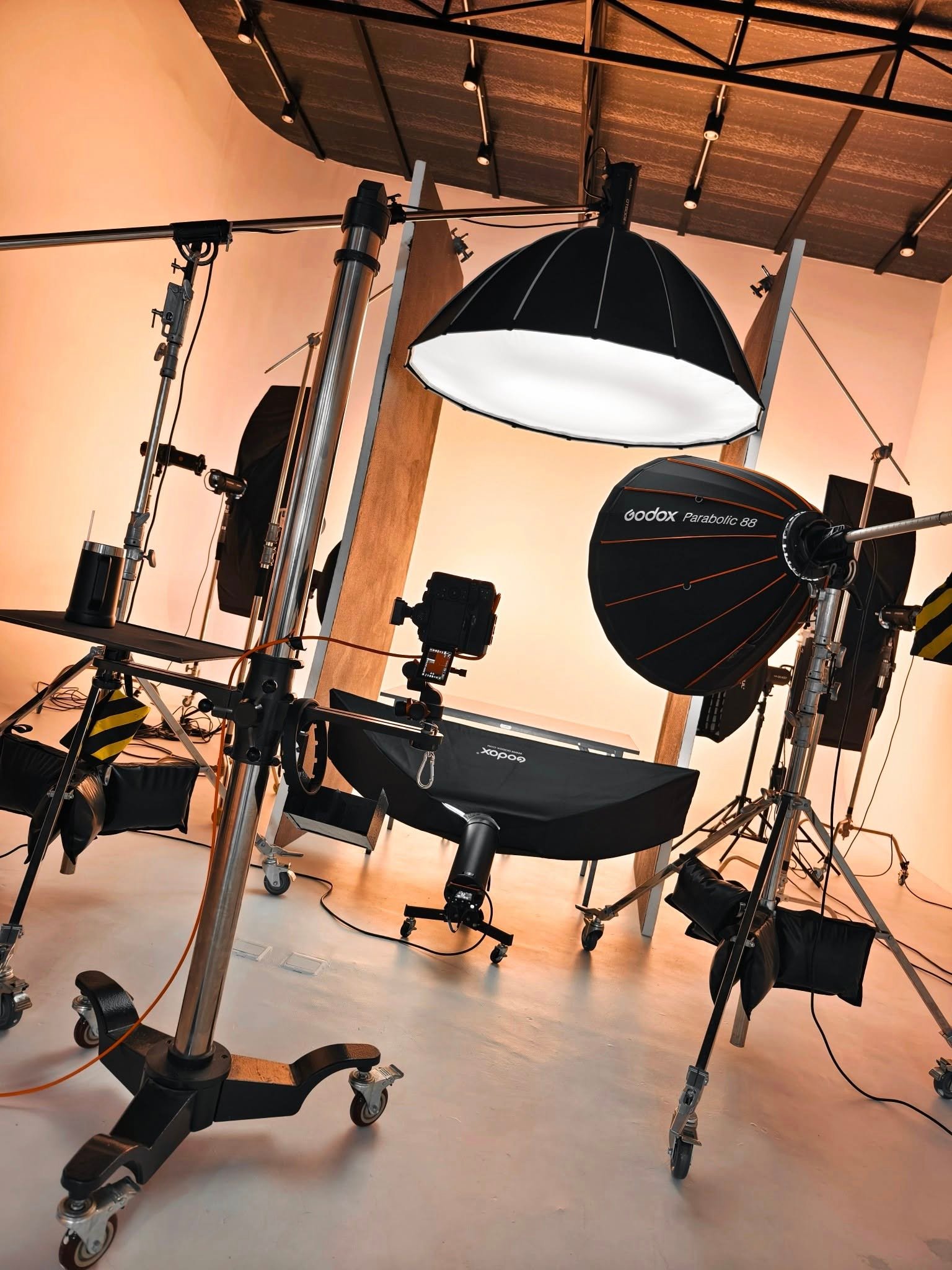 บรรยากาศและผลงานถ่ายภาพภายใน YOTHIN STUDIO 9
